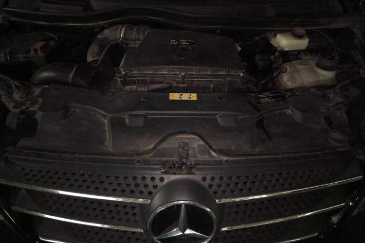 Used Mercedes-Benz Vito 2018 2.0T Business Version China VI Emission Standard Engine Bay