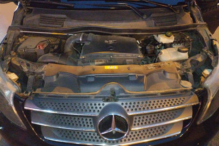 Used Mercedes-Benz Vito 2018 2.0T Business Version China VI Emission Standard Engine Bay