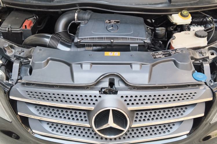 Used Mercedes-Benz Vito 2018 2.0T Business Version China VI Emission Standard Engine Bay