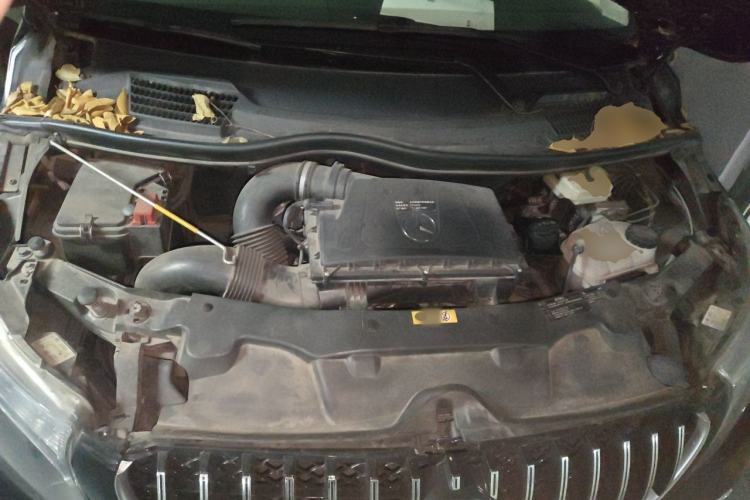 Used Mercedes-Benz Vito 2018 2.0T Business Version China VI Emission Standard Engine Bay