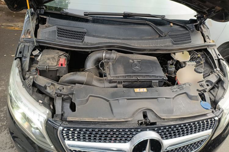 Used Mercedes-Benz Vito 2018 2.0T Business Version China VI Emission Standard Engine Bay