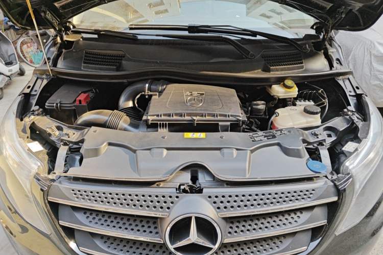 Used Mercedes-Benz Vito 2018 2.0T Business Version China VI Emission Standard Engine Bay