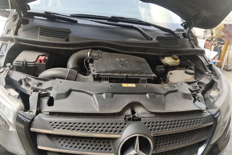 Used Mercedes-Benz Vito 2018 2.0T Business Version China VI Emission Standard Engine Bay