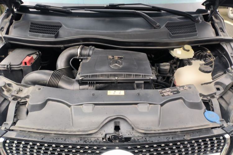 Used Mercedes-Benz Vito 2018 2.0T Business Version China VI Emission Standard Engine Bay