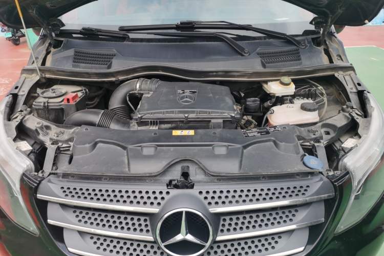 Used Mercedes-Benz Vito 2018 2.0T Business Version China VI Emission Standard Engine Bay