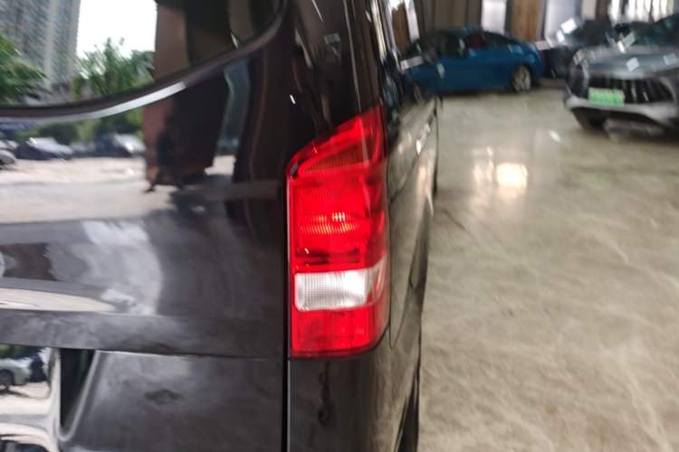 Used Mercedes-Benz Vito 2018 2.0T Elite Version 7 Seats China VI Emission Standard Exterior 3