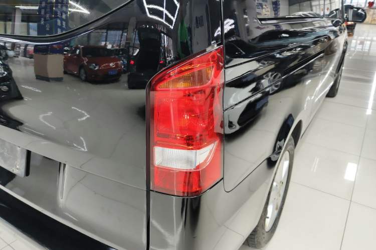 Used Mercedes-Benz Vito 2018 2.0T Elite Version 7 Seats China VI Emission Standard Exterior 3