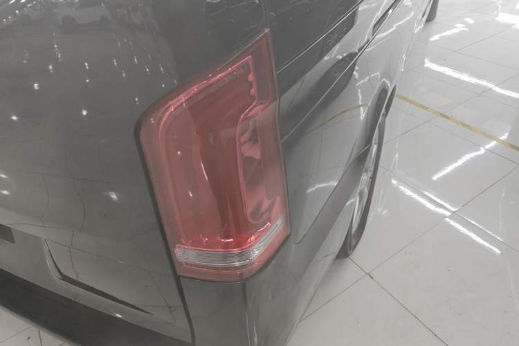 Used Mercedes-Benz Vito 2018 2.0T Elite Version 7 Seats China VI Emission Standard Exterior 6