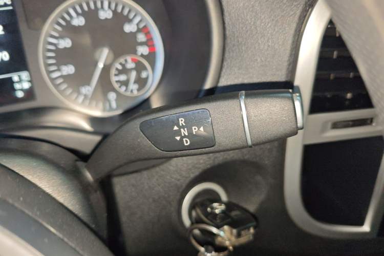 Used Mercedes-Benz Vito 2018 2.0T Elite Version 7 Seats China V Emission Standard Gear Lever