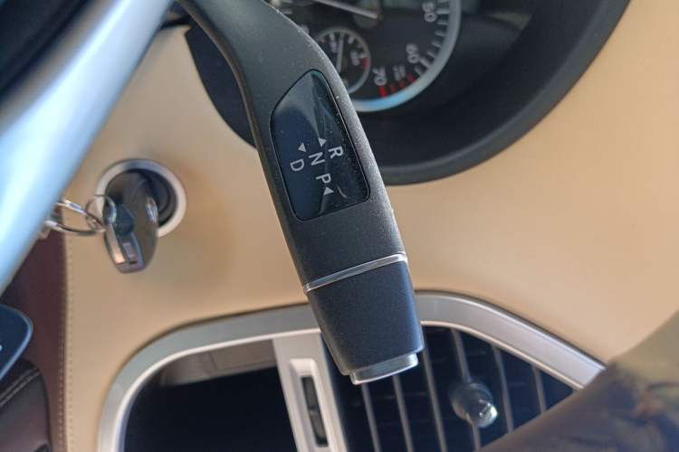 Used Mercedes-Benz Vito 2018 2.0T Elite Edition 8 Seats China V Standard Gear Lever