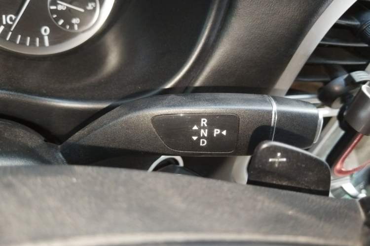 Used Mercedes-Benz Vito 2018 2.0T Elite Version 7 Seats China VI Emission Standard Gear Lever