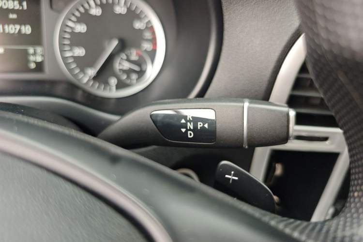 Used Mercedes-Benz Vito 2018 2.0T Elite Version 9 Seats China VI Emission Standard Gear Lever
