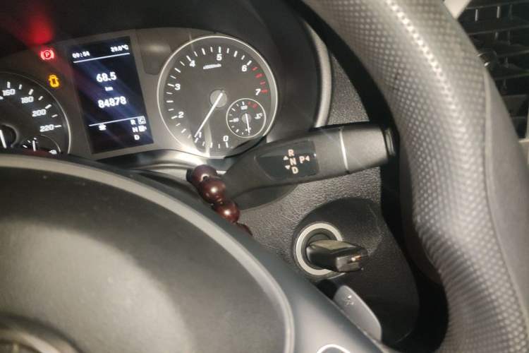 Used Mercedes-Benz Vito 2018 2.0T Elite Version 7 Seats China VI Emission Standard Gear Lever