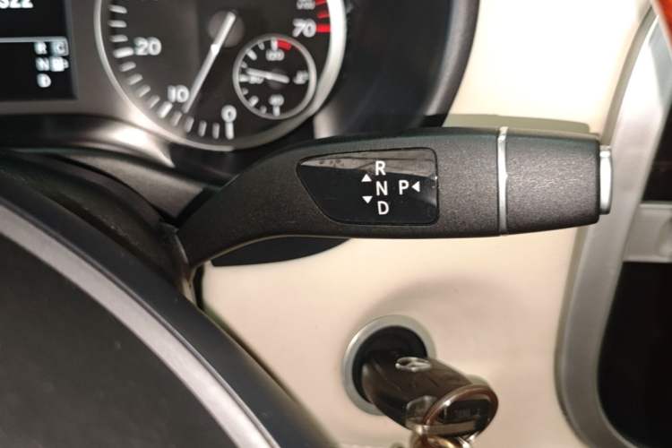Used Mercedes-Benz Vito 2018 2.0T Elite Version 7 Seats China VI Emission Standard Gear Lever