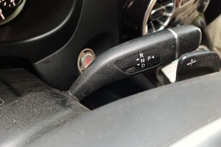 Used Mercedes-Benz Vito 2018 2.0T Elite Version 7 Seats China V Emission Standard Gear Lever