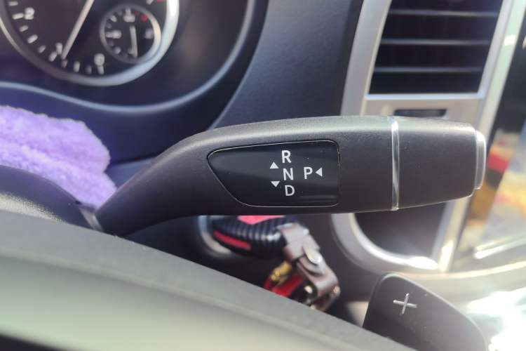 Used Mercedes-Benz Vito 2018 2.0T Elite Version 7 Seats China V Emission Standard Gear Lever