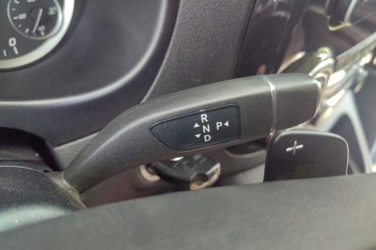 Used Mercedes-Benz Vito 2018 2.0T Elite Version 7 Seats China V Emission Standard Gear Lever
