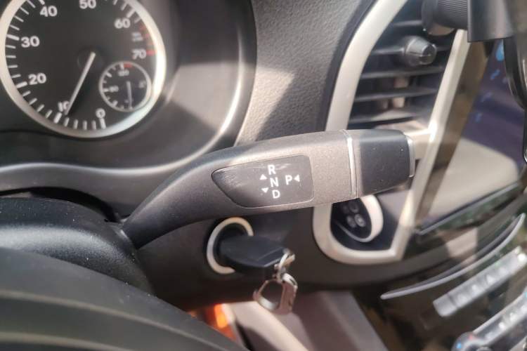 Used Mercedes-Benz Vito 2018 2.0T Elite Version 7 Seats China VI Emission Standard Gear Lever