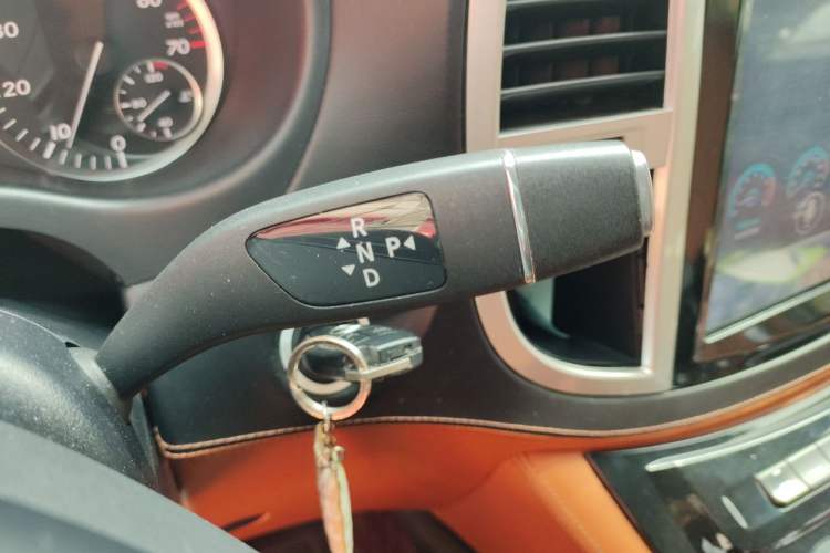 Used Mercedes-Benz Vito 2018 2.0T Elite Version 7 Seats China VI Emission Standard Gear Lever
