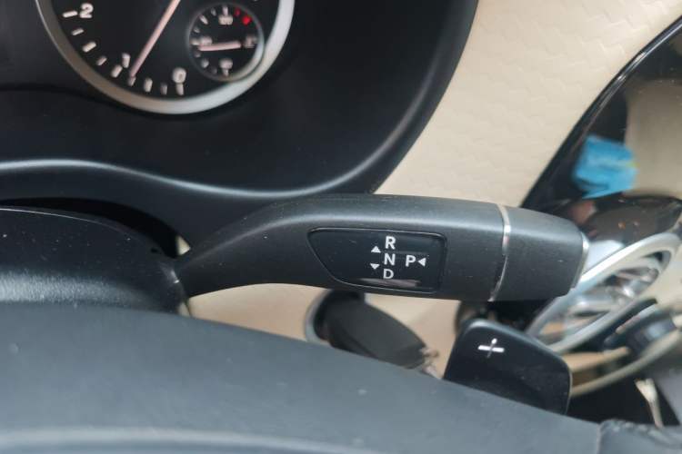 Used Mercedes-Benz Vito 2018 2.0T Elite Version 7 Seats China VI Emission Standard Gear Lever
