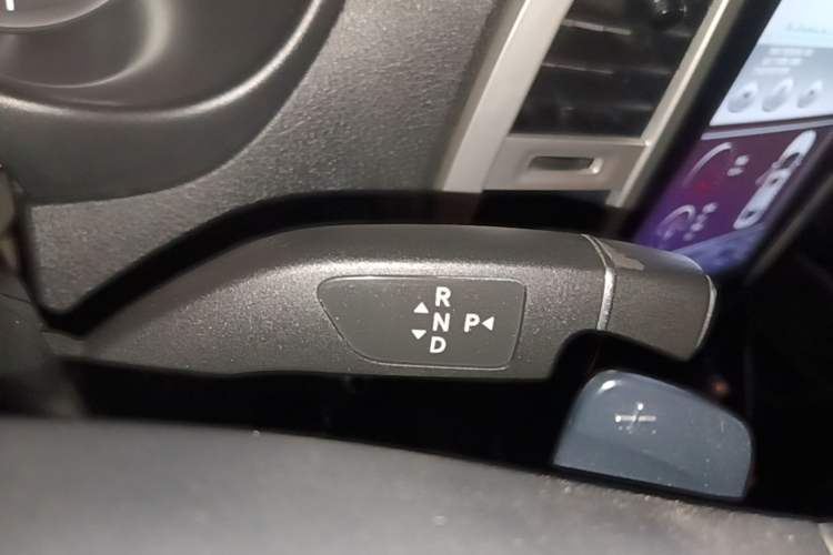 Used Mercedes-Benz Vito 2018 2.0T Elite Version 7 Seats China VI Emission Standard Gear Lever