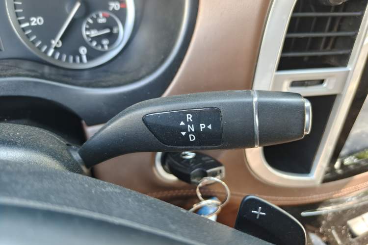 Used Mercedes-Benz Vito 2018 2.0T Elite Version 7 Seats China VI Emission Standard Gear Lever