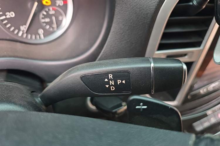 Used Mercedes-Benz Vito 2018 2.0T Business Version China VI Emission Standard Gear Lever