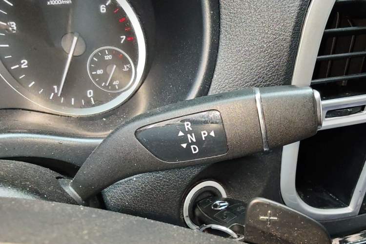 Used Mercedes-Benz Vito 2018 2.0T Elite Version 7 Seats China VI Emission Standard Gear Lever