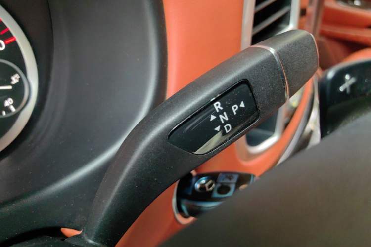 Used Mercedes-Benz Vito 2018 2.0T Elite Version 7 Seats China VI Emission Standard Gear Lever