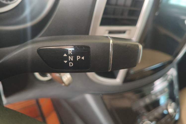 Used Mercedes-Benz Vito 2018 2.0T Elite Version 9 Seats China VI Emission Standard Gear Lever