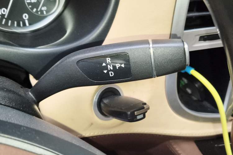 Used Mercedes-Benz Vito 2018 2.0T Elite Version 7 Seats China V Emission Standard Gear Lever
