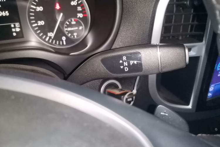 Used Mercedes-Benz Vito 2018 2.0T Elite Version 7 Seats China V Emission Standard Gear Lever
