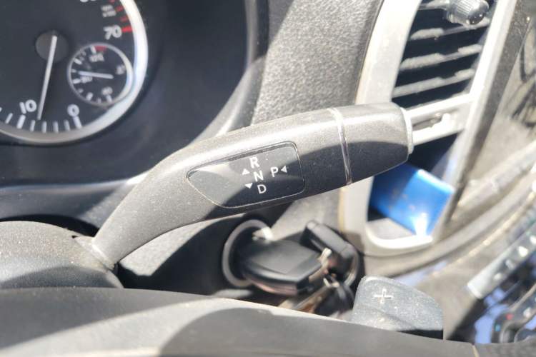 Used Mercedes-Benz Vito 2018 2.0T Elite Version 7 Seats China VI Emission Standard Gear Lever