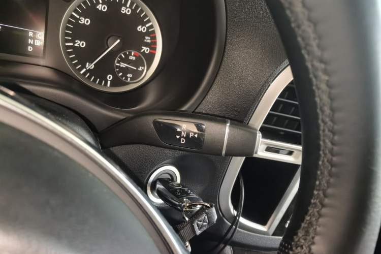 Used Mercedes-Benz Vito 2018 2.0T Elite Version 7 Seats China VI Emission Standard Gear Lever