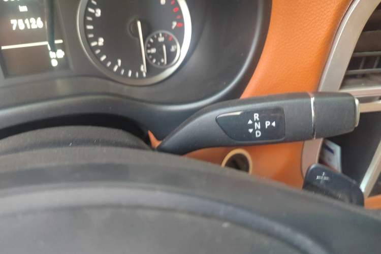 Used Mercedes-Benz Vito 2018 2.0T Elite Version 7 Seats China VI Emission Standard Gear Lever