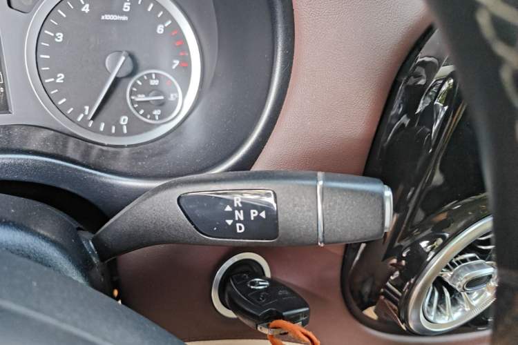 Used Mercedes-Benz Vito 2018 2.0T Business Version China VI Emission Standard Gear Lever