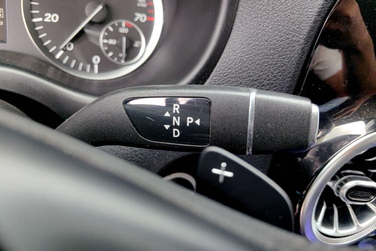 Used Mercedes-Benz Vito 2018 2.0T Elite Version 7 Seats China V Emission Standard Gear Lever