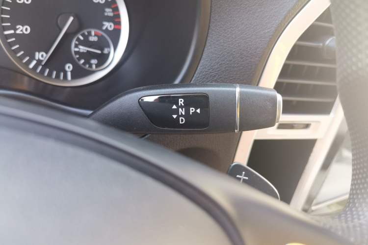 Used Mercedes-Benz Vito 2018 2.0T Elite Version 7 Seats China VI Emission Standard Gear Lever
