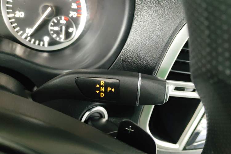 Used Mercedes-Benz Vito 2018 2.0T Elite Version 7 Seats China VI Emission Standard Gear Lever