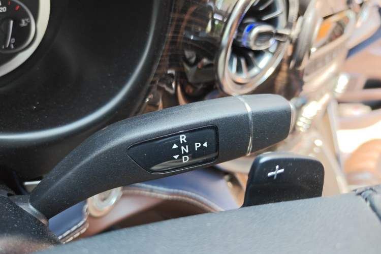 Used Mercedes-Benz Vito 2018 2.0T Elite Version 7 Seats China VI Emission Standard Gear Lever