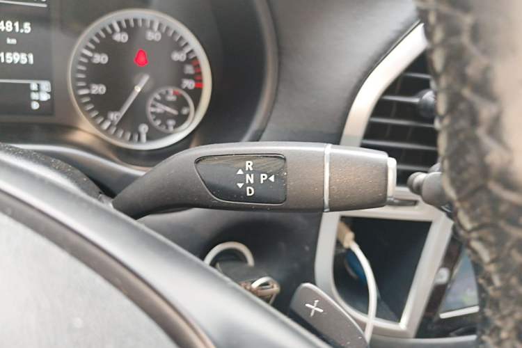 Used Mercedes-Benz Vito 2018 2.0T Elite Version 7 Seats China VI Emission Standard Gear Lever
