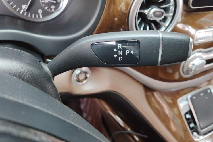 Used Mercedes-Benz Vito 2018 2.0T Business Version China VI Emission Standard Gear Lever
