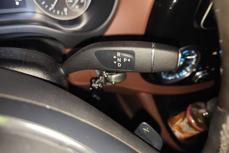 Used Mercedes-Benz Vito 2018 2.0T Business Version China VI Emission Standard Gear Lever