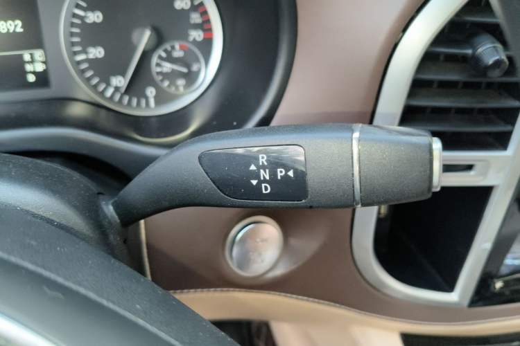 Used Mercedes-Benz Vito 2018 2.0T Business Version China VI Emission Standard Gear Lever