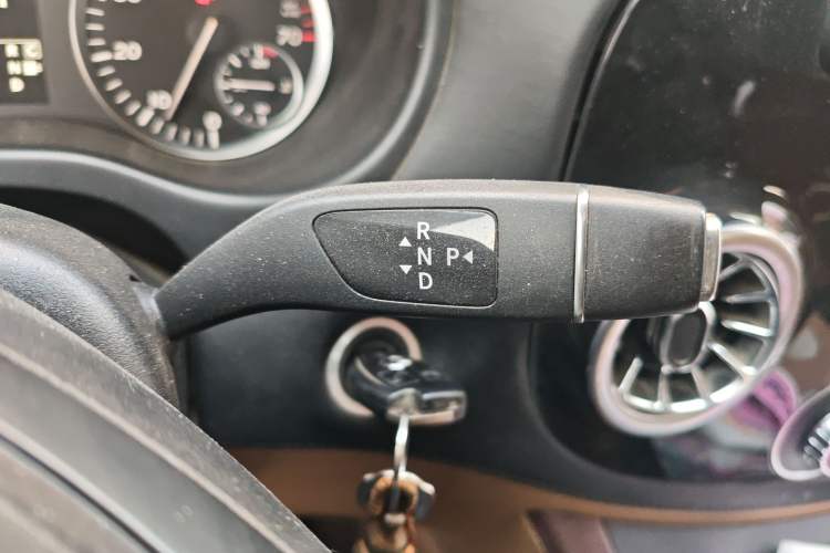 Used Mercedes-Benz Vito 2018 2.0T Business Version China VI Emission Standard Gear Lever