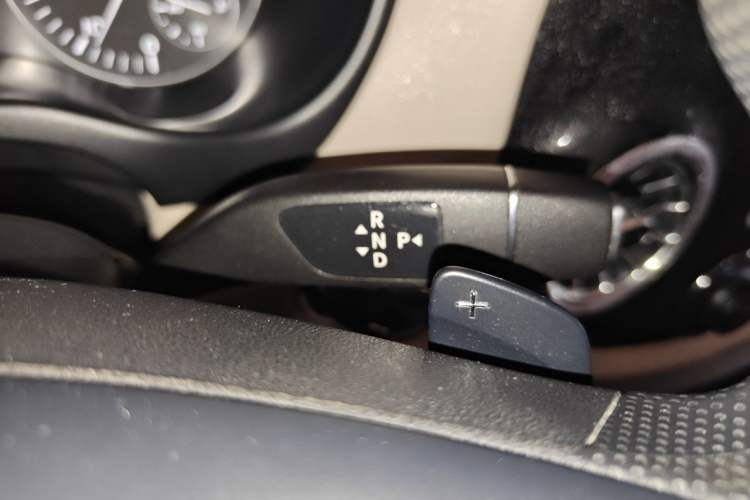 Used Mercedes-Benz Vito 2018 2.0T Elite Version 7 Seats China VI Emission Standard Gear Lever