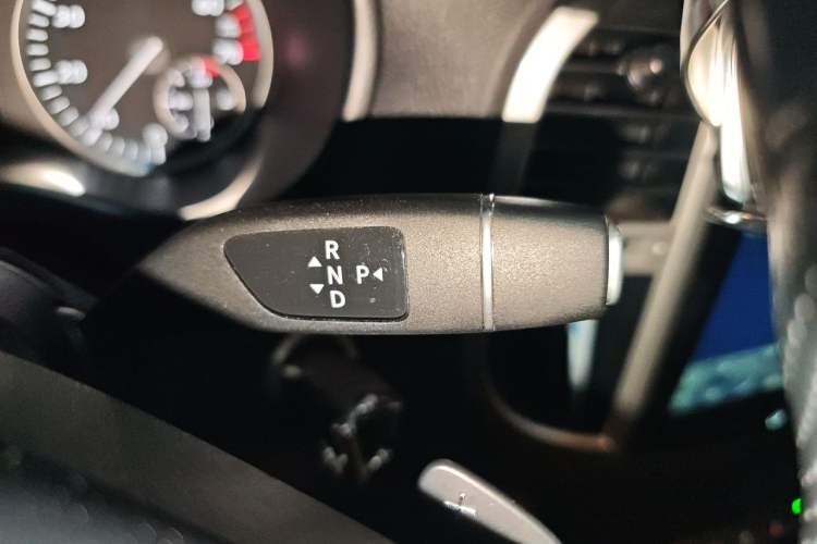 Used Mercedes-Benz Vito 2018 2.0T Business Version China VI Emission Standard Gear Lever