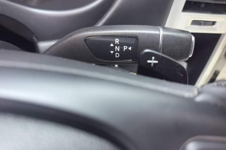 Used Mercedes-Benz Vito 2018 2.0T Elite Version 7 Seats China V Emission Standard Gear Lever