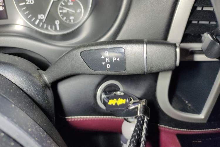 Used Mercedes-Benz Vito  Gear Lever