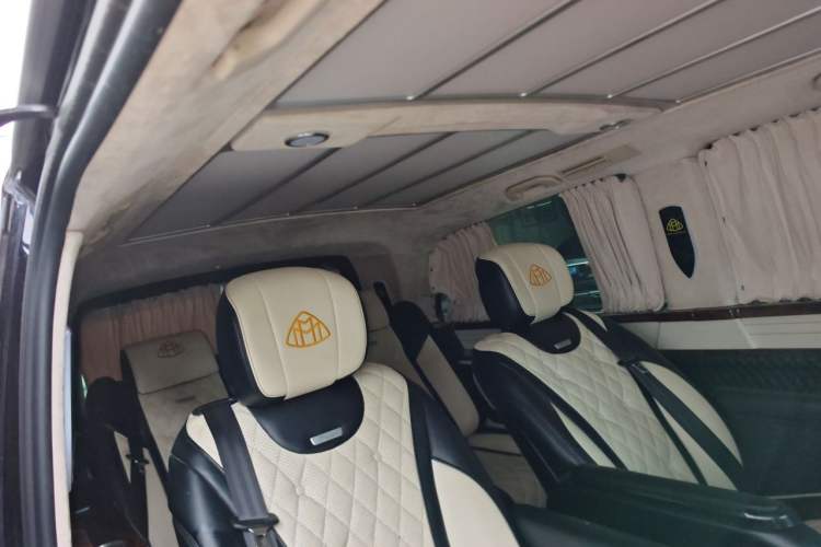 Used Mercedes-Benz Vito 2018 2.0T Elite Version 7 Seats China VI Emission Standard Headliner